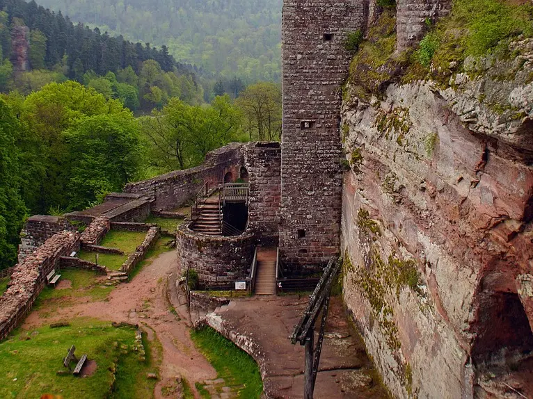 Chateau de Fleckenstein ruine médiévale en Alsace du Nord à Lembach